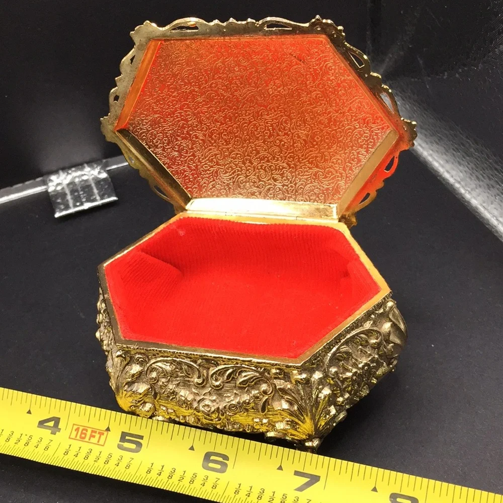 Vintage lidded flower trinket jewelry box